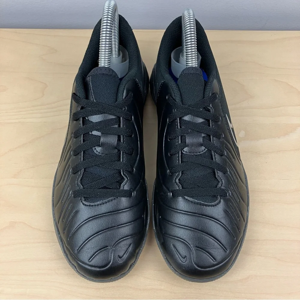 Nike Kids Size 5Y Jr. Tiempo Legend 10 Club Indoor Soccer Shoes Black